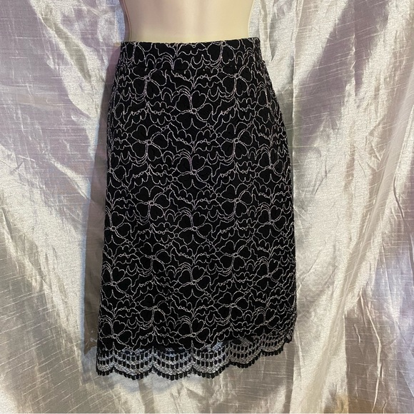 Elle pull on black/white lace skirt fully lined, midi, no zip,SZ 8 GUC formal - Picture 5 of 6